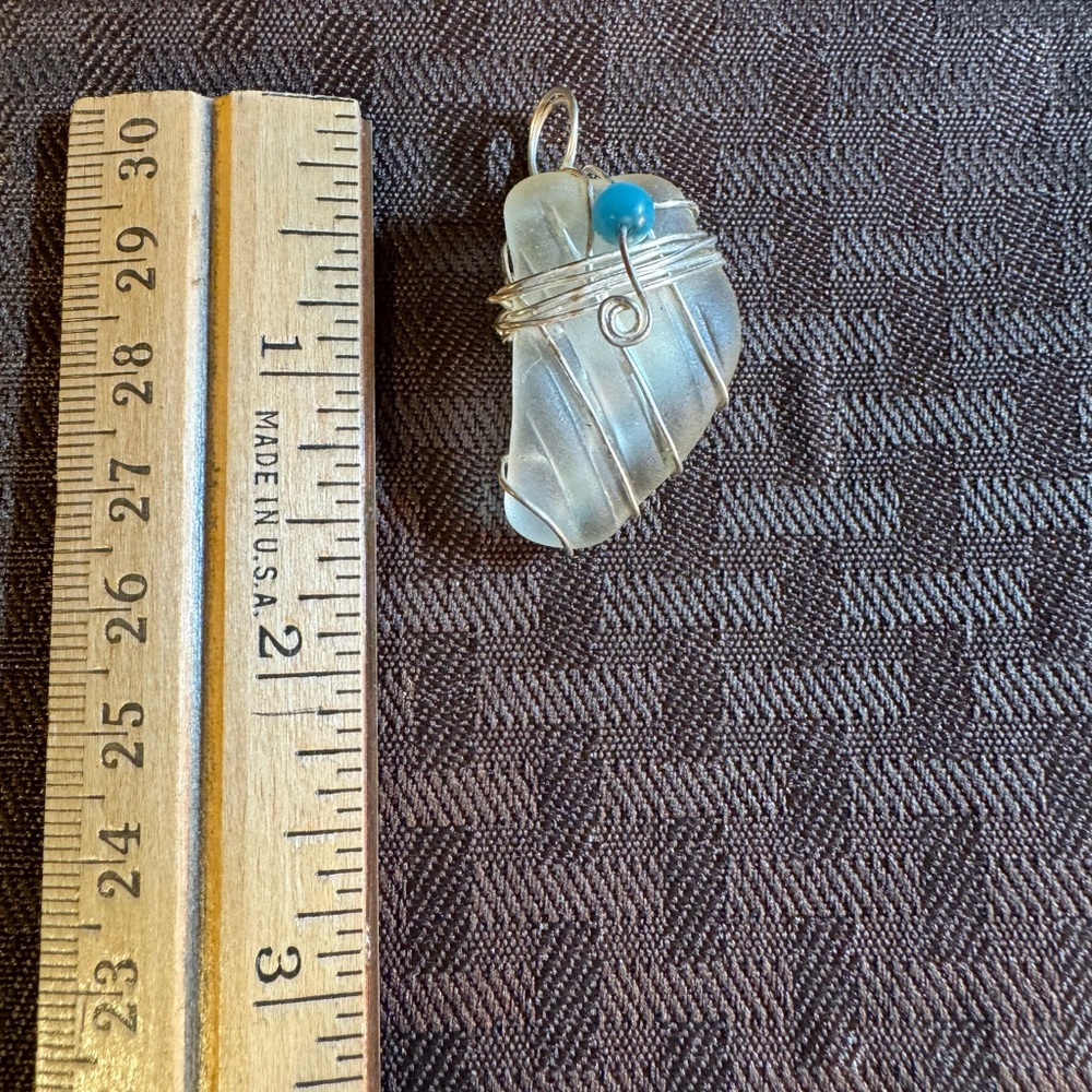Beautiful handmade Seaglass with silver pendant. - Picture 3 of 4